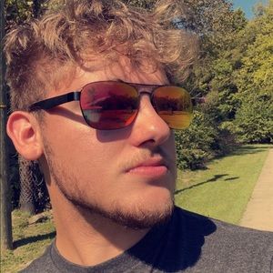 Meet your Posher, Damon